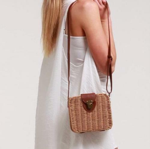 EV1082 Tan Square Bag